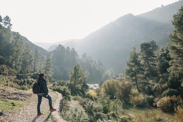 Quelles initiatives les parcs urbains peuvent-ils prendre pour encourager les activités physiques en plein air pour tous les âges ?